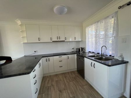 CHARMING TWO BEDROOM HOME WITH POOL - Photo 5