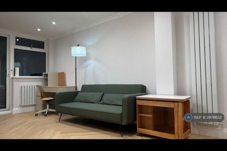 1 bedroom in a house share to rent - Photo 2