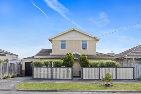 33 Mernda Avenue, Glen Iris VIC 3146 - Photo 3