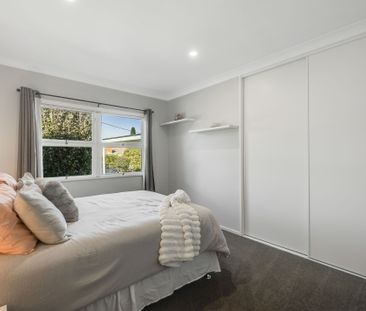 Luxurious Family Haven in Prime Toowoomba Location - Photo 3