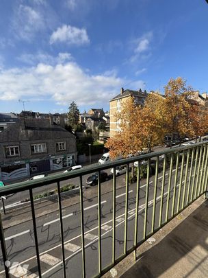 FOUGERES Bd Leclerc - Au 3ème étage avec BALCON. Lumineux appartement de 65 m² comprenant entré... - Photo 1