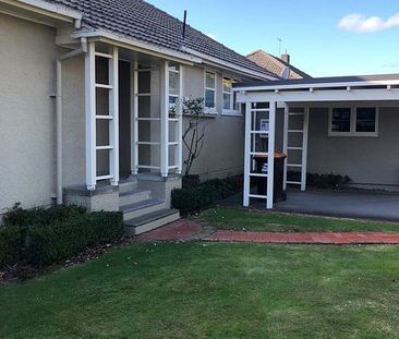 Charming 2.5BR Home in Hokowhitu! - Photo 6