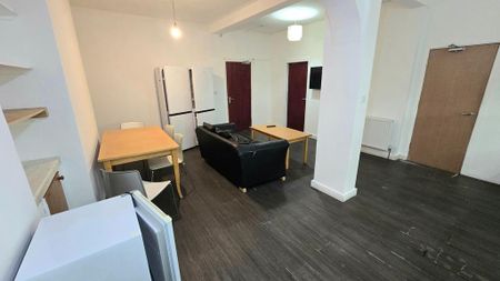 8 bedroom terraced house to rent - Photo 3