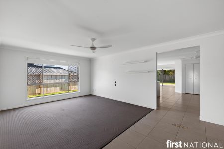 SPACIOUS 4 BEDROOM FAMILY HOME WITH ACCESS TO RECREATIONAL FACILITIES - Photo 2