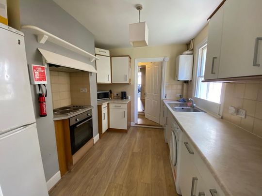 5 bedroom end of terrace house to rent - Photo 1