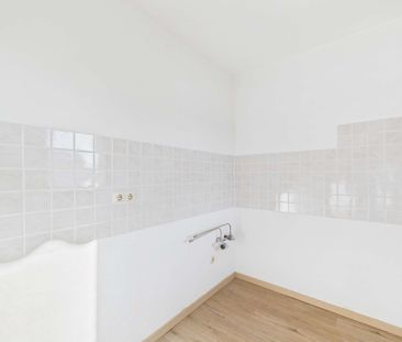 Sonnige 2-Raum-Wohnung mit Balkon in Auerbach – sofort bezugsbereit - Photo 1