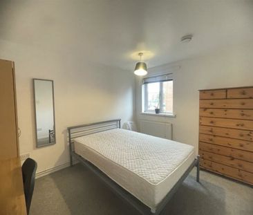 6 bed Semi-Detached House for Rent - Photo 6