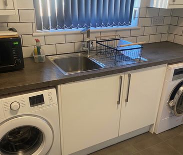 City Centre Three Bed House Share - Photo 3
