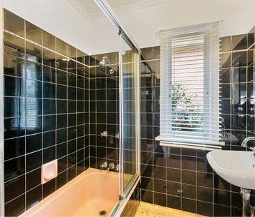 Cute and Cosy Cottage in a Fabulous Location - Photo 3