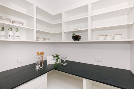 Kelvin Grove - 4 Bedrooms - Photo 2