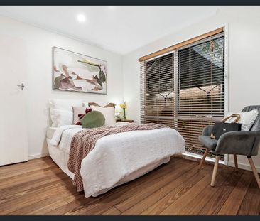 SPACIOUS LIVING IN CONVENIENT LOCATION - Photo 6