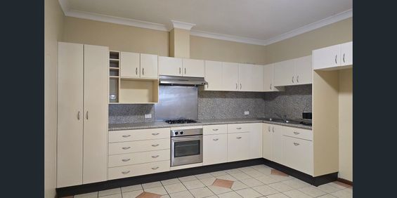 Super Convenient Living! - Photo 3