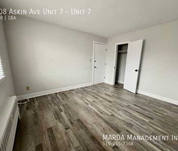 NEWLY RENOVATED 1-BEDROOM/1BATH APARTMENT + HYDRO - Photo 1