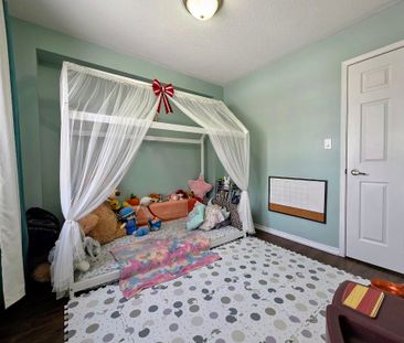 For Lease - 9 Cooperage Lane, Ajax, Ontario - Photo 3