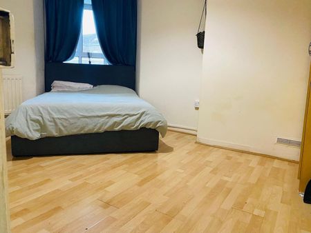 Room in a Shared Flat, Phipps House, W12 - Photo 3