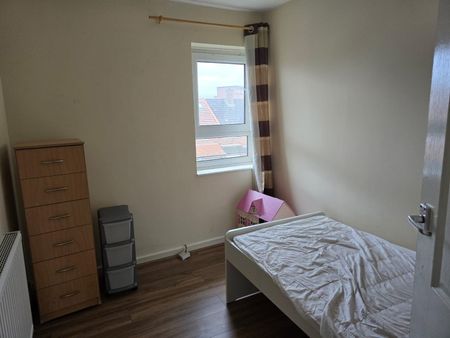 3 Bed Flat, Croydon Road, E13 - Photo 3
