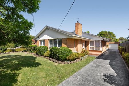 10 Folkestone Road, Glen Waverley - Photo 4
