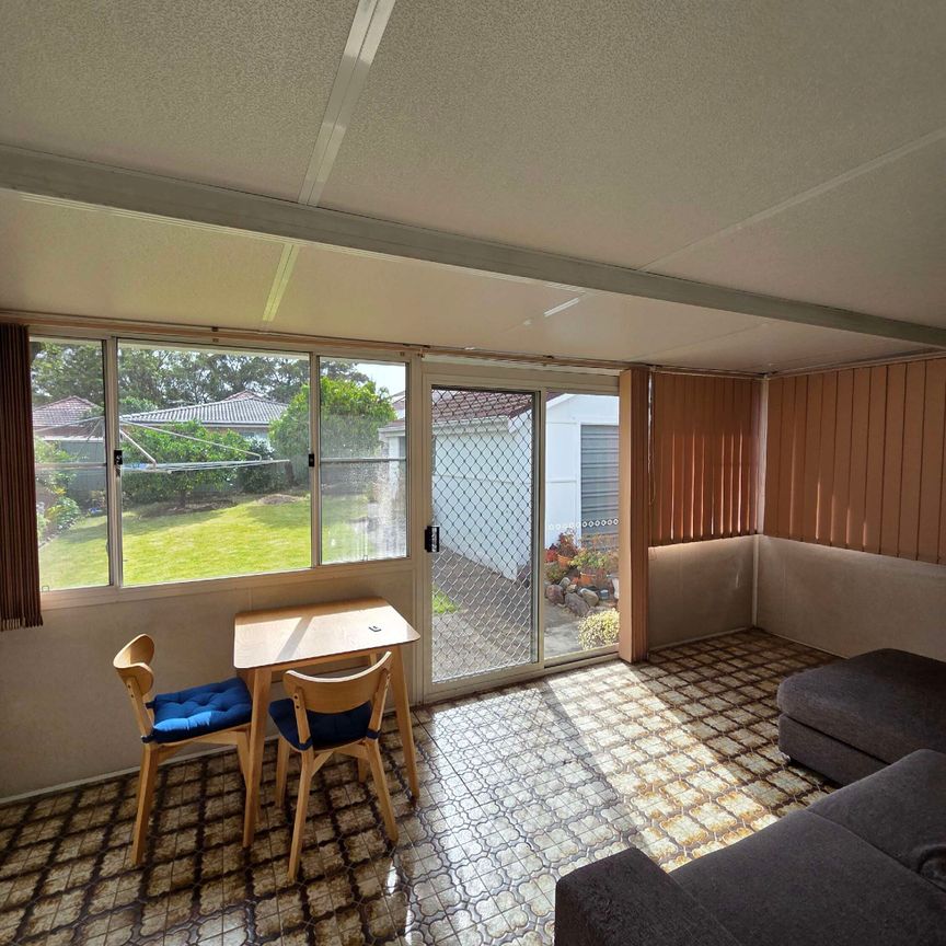 Beverly Hills - Photo 1