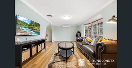 Absolute family perfect picture house for rent in Baulkham Hills - Partly Furnished - Photo 2