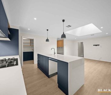 BEAUTIFULLY RENOVATED HOME WITHIN WALKING DISTANCE TO TCH - Photo 2