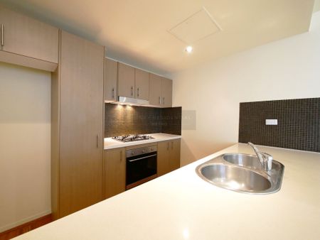 North-Facing, Large 1 Bedroom + Study Unit in the Heart of the CBD! - Photo 4