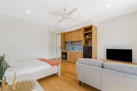CHOICE OF TWO FURNISHED STUDIO APARTMENTS - INCLUDING ELECTRICITY AND WATER - Photo 2