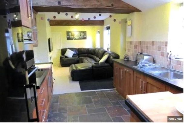 1 bedroom in a house share to rent - Photo 1