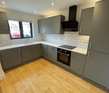 3 bedroom semi-detached house to rent - Photo 4