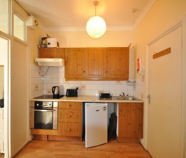 One Bedroom House to rent in London - Photo 3