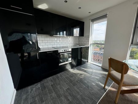 3 bedroom flat to rent - Photo 4