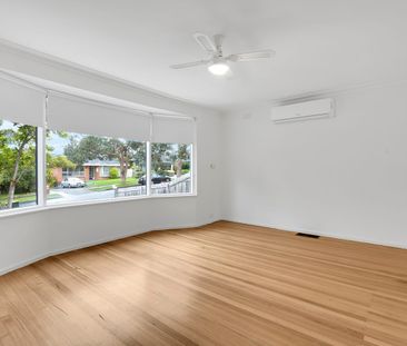 Spacious family living in prime Doncaster East - Photo 4