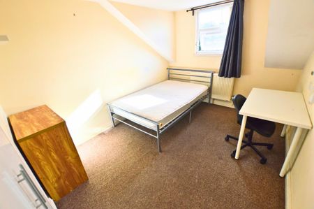3 bedroom apartment to rent - Photo 5