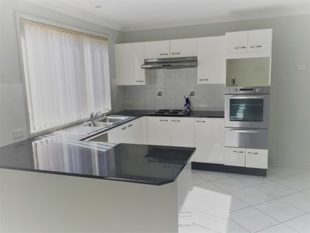 Large 4 Bedroom family - Photo 3