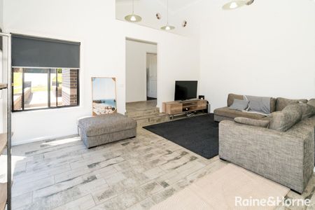 SPACIOUS TOWNHOUSE IN A PEACEFUL LOCATION - Photo 2