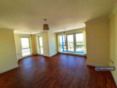 2 bedroom flat to rent - Photo 2