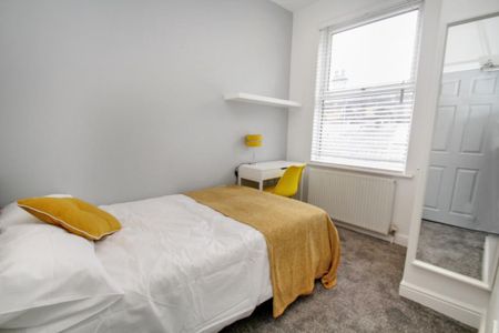 5 bedroom terraced house to rent - Photo 4