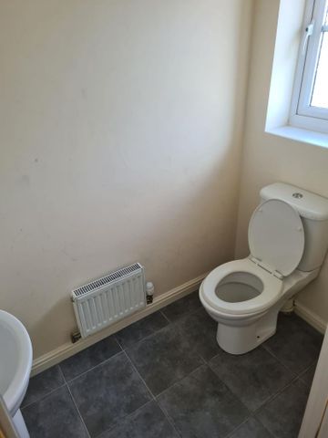 3 bedroom semi-detached house to rent - Photo 3