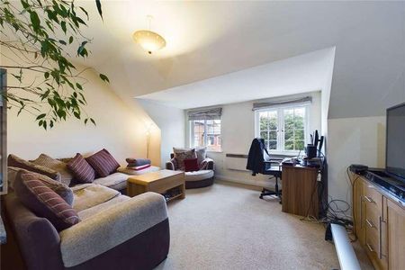 High Street, Theale, Reading, RG7 - Photo 2