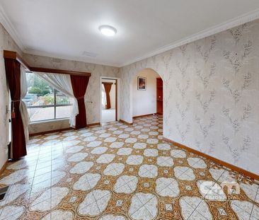 Three bedroom 1 bath two toilets - Photo 2