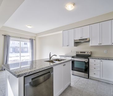 For Lease - 126 Lorne Thomas Place, New Tecumseth, Ontario - Photo 5