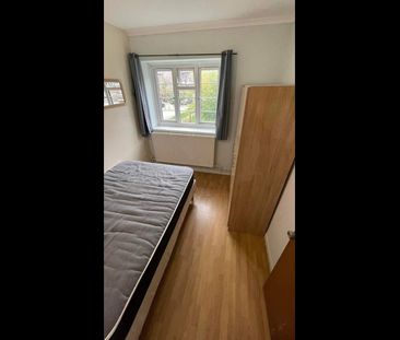 Room in a Shared House, Arabian House, E1 - Photo 5