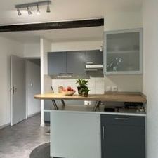 À louer / Appartement F2 / BESANCON CENTRE VILLE - QUARTIER MADELEINE 8 Place Marulaz - Photo 2