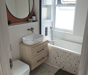 3 Bed Terraced House, Denison Road, SW19 - Photo 2