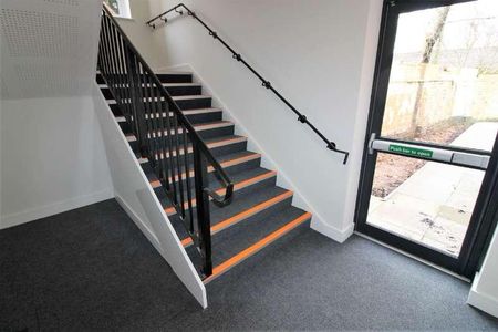 The Old Mitre, Bursnips Rd, Essington, WV11 - Photo 2