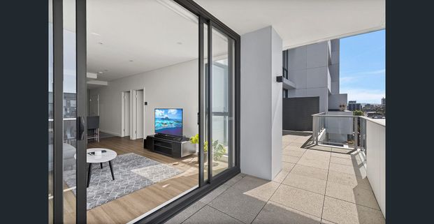 Basking in natural light - Photo 1