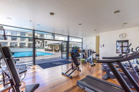 Spacious Bedroom in CBD - Photo 3