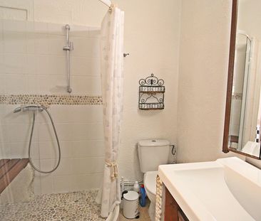 Location Appartement 2 pièces 42m² LA SEYNE SUR MER 83500 - Photo 5
