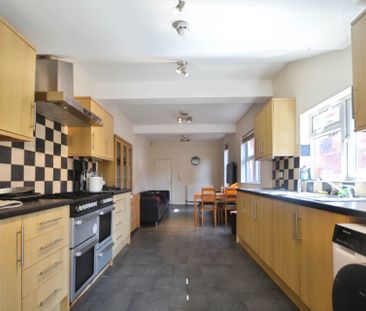 Price £750 pcm - Available Now - Furnished - Photo 4