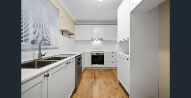 Modern & Elevated Ground Floor Apartment - Photo 1