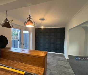 3 bedroom semi-detached house to rent - Photo 5